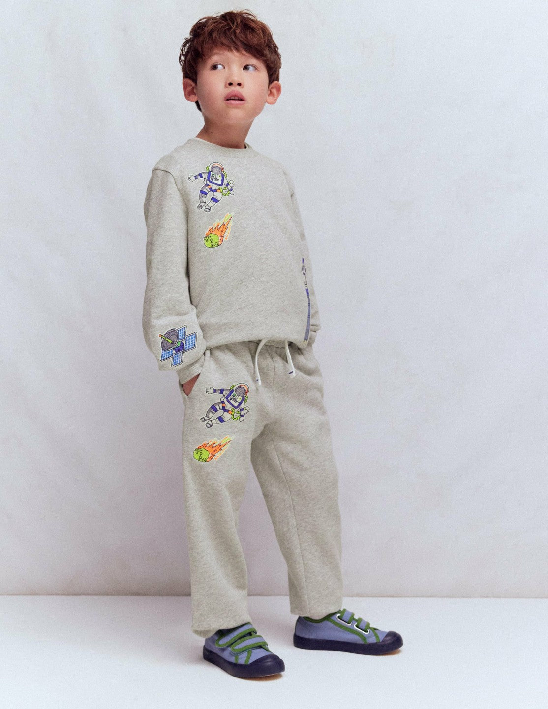 Boden Boys Badge Sweatpants-Grey Space